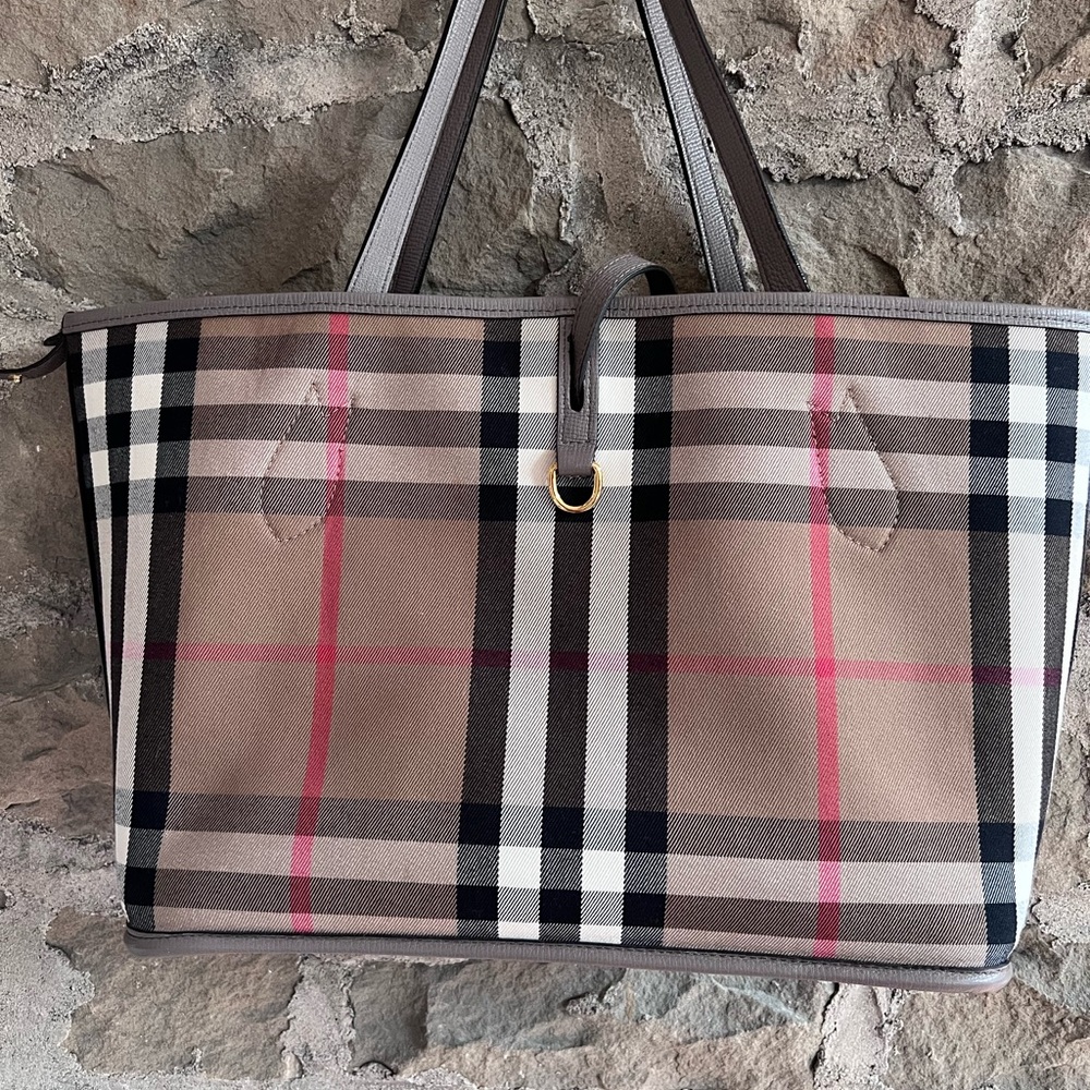EUC Burberry Honeybrook Derby Tote Bag, wristlet & dustbag. - Picture 15 of 16